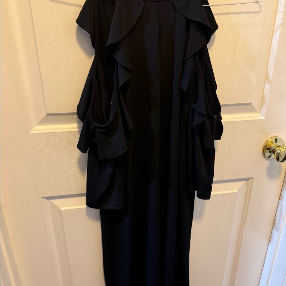 Jennifer Lopez Black Open shoulder half length Sleeve Dress
